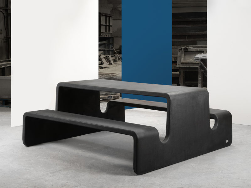 Monobloc table and benches in a single piece