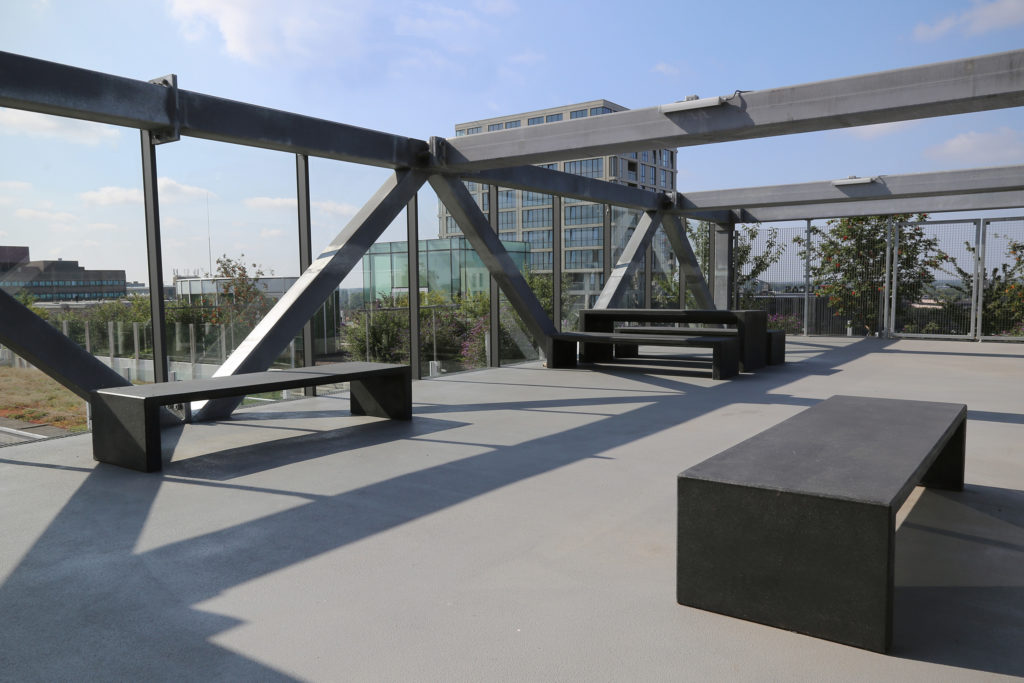 Terrace where you can contemplate the views of Eindhoven, with the concrete benches of the Durbanis firm.