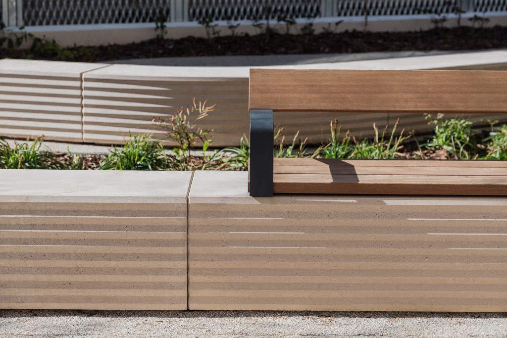 Landscape furnished with Strat benches, by Durbanis, a design editor from Banyoles