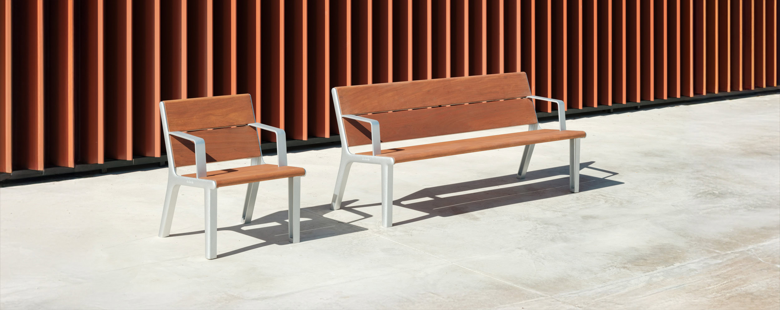 Urban bench with aluminium frame and FSC certified wood